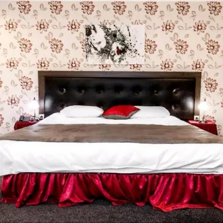 Astrea Deluxe Hotel Chisarja