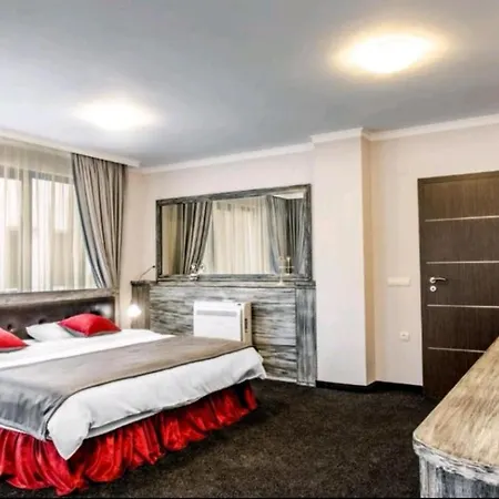 Astrea Deluxe Hotel 3*