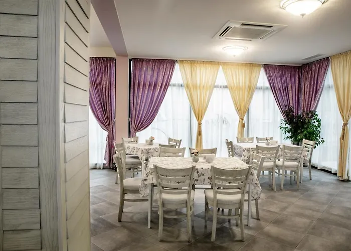 Astrea Deluxe Хотел