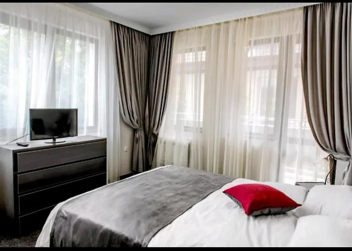 Astrea Deluxe Хотел 3*